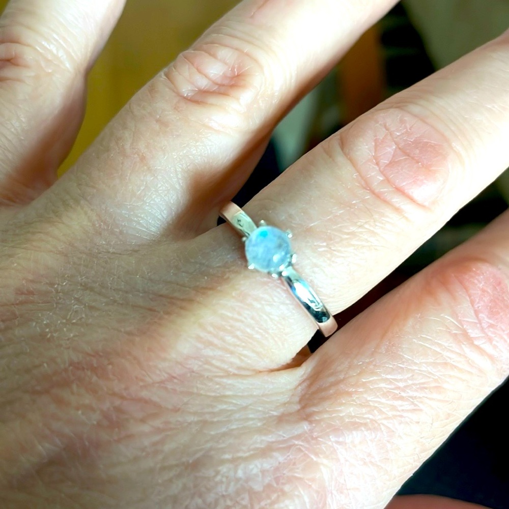 Sterling Silver Moonstone Ring Petite SZ 7 🖤🖤